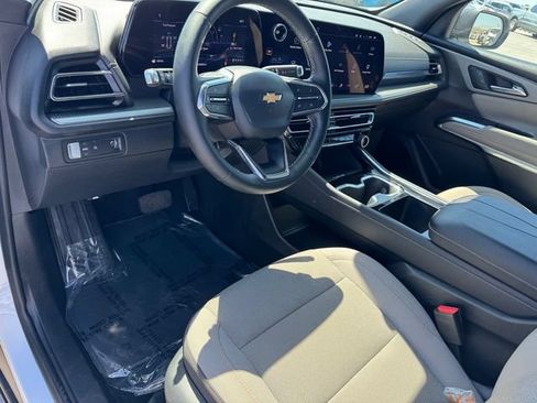 Certified 2026 Chevrolet Traverse LT w/ Driver Confidence Package FWD image 12