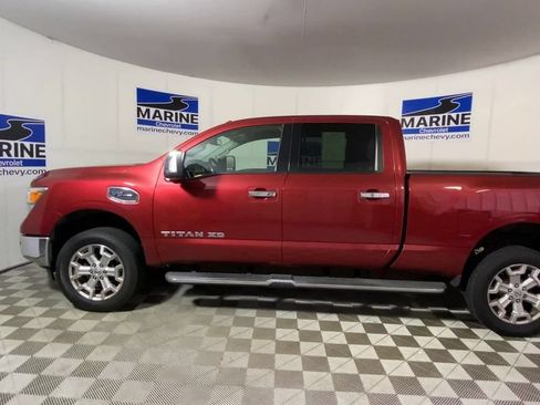 Used 2017 Nissan Titan SL AWD/4WD image 7