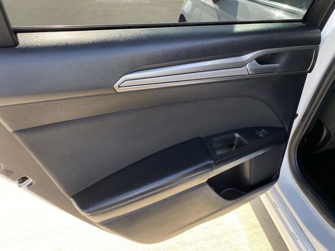 Used 2019 Ford Fusion SE image 10