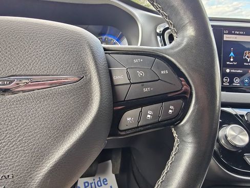Used 2020 Chrysler Pacifica Touring-L Plus FWD image 28