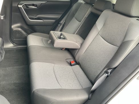Used 2021 Toyota RAV4 XLE w/ XLE Grade Weather Package AWD/4WD image 36