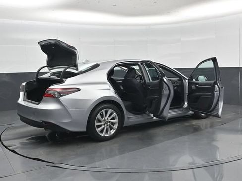 Used 2022 Toyota Camry LE FWD image 53