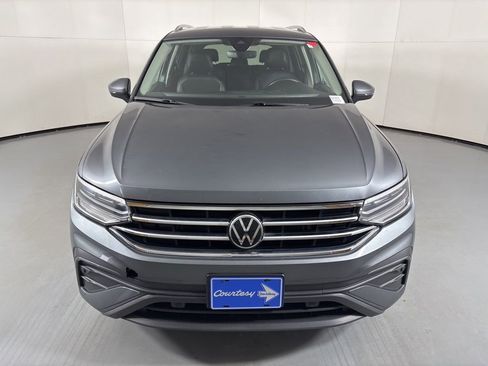 Used 2024 Volkswagen Tiguan SE AWD/4WD image 3