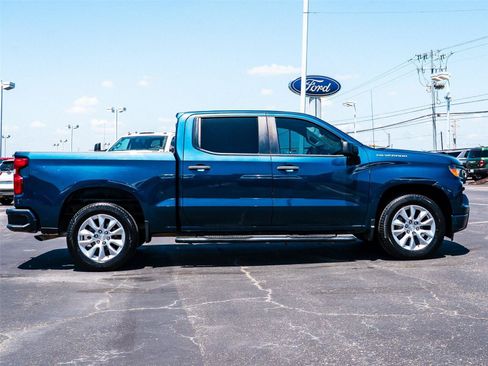 Used 2022 Chevrolet Silverado 1500 Custom RWD image 3