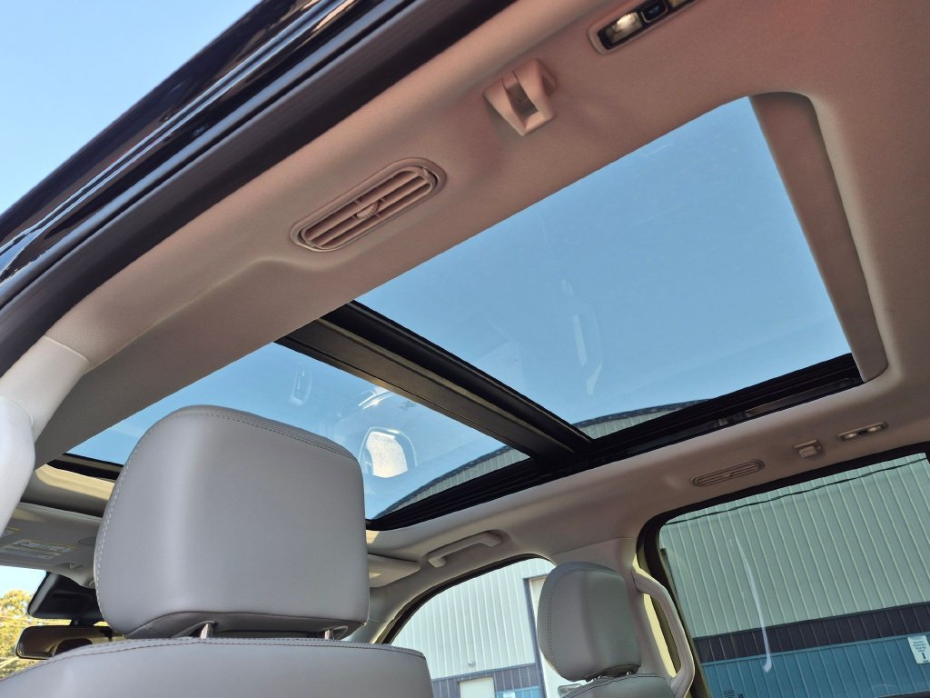 Used 2025 Ford Expedition Active AWD/4WD image 24