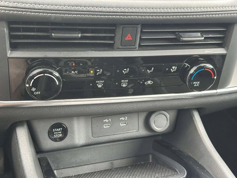 Used 2025 Nissan Rogue S AWD/4WD image 26