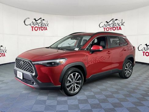 Used 2023 Toyota Corolla Cross XLE FWD image 2
