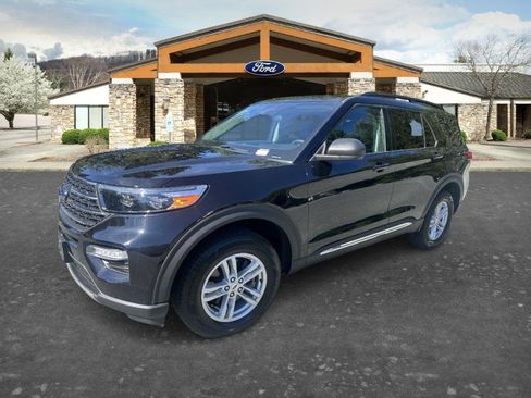 Used 2023 Ford Explorer XLT w/ Equipment Group 202A AWD/4WD image 1