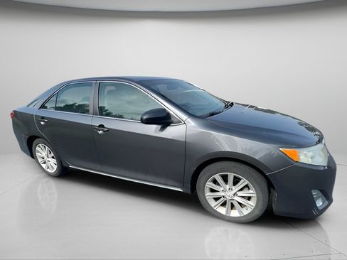 Used 2012 Toyota Camry XLE w/ Leather Pkg FWD image 11