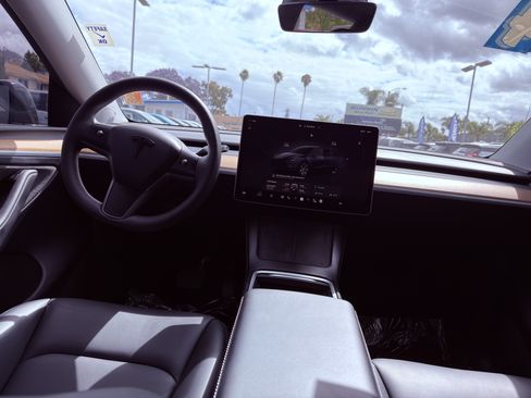 Used 2024 Tesla Model Y Long Range AWD/4WD image 20
