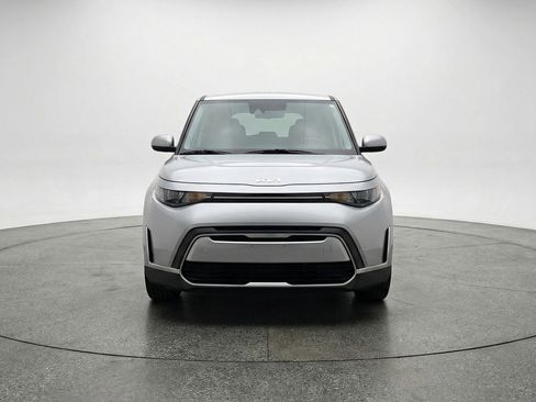 Used 2025 Kia Soul LX w/ LX Technology Package FWD image 2