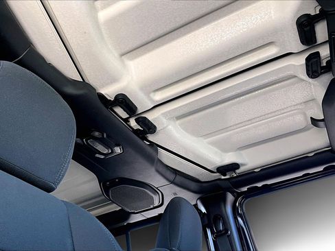 Used 2023 Jeep Gladiator Sport image 28