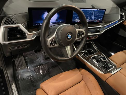 Used 2026 BMW X7 xDrive40i w/ M Sport Package AWD/4WD image 13