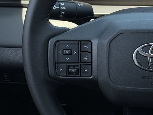 Used 2026 Toyota RAV4 SE FWD image 15