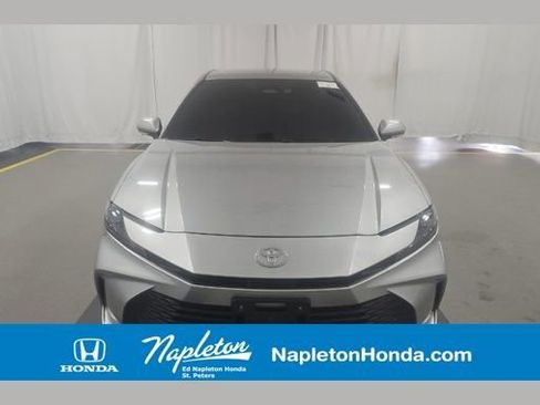 Used 2025 Toyota Camry LE w/ Convenience Package image 1