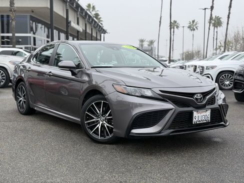 Used 2024 Toyota Camry SE image 1