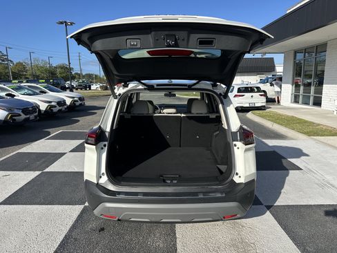 Used 2021 Nissan Rogue SV w/ Premium Package image 5