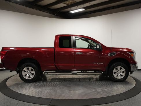 Used 2017 Nissan Titan SV AWD/4WD image 9