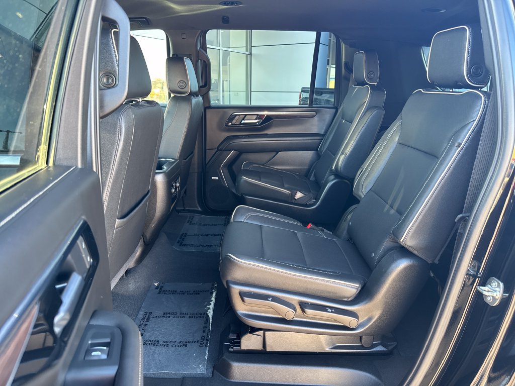 Used 2026 Chevrolet Suburban Premier AWD/4WD image 28