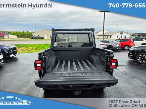 Used 2020 Jeep Gladiator Overland AWD/4WD image 24