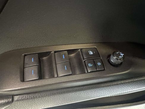Used 2022 Toyota Camry SE FWD image 18