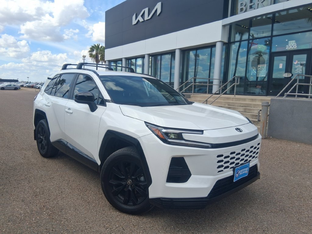 Used 2026 Toyota RAV4 SE FWD image 1