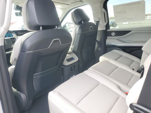 New 2026 Lincoln Navigator Reserve image 24