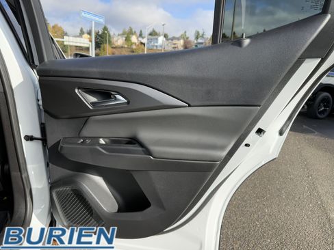 New 2026 Chevrolet Equinox EV LT image 25