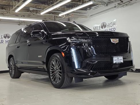 Used 2023 Cadillac Escalade ESV V AWD/4WD image 5