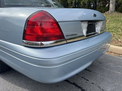 Used 2004 Ford Crown Victoria image 75