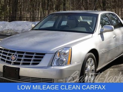 Used 2010 Cadillac DTS image 2