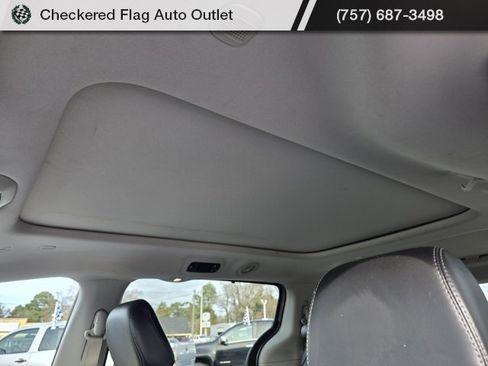 Used 2018 Chrysler Pacifica Limited image 23