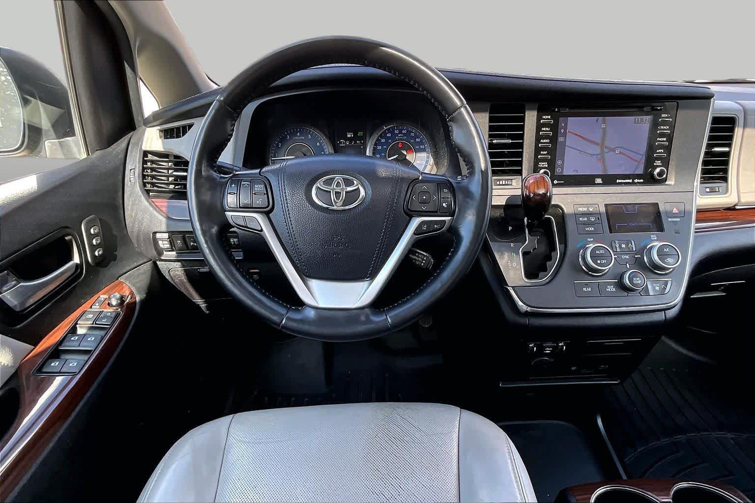 Used 2019 Toyota Sienna Limited Premium AWD/4WD image 5