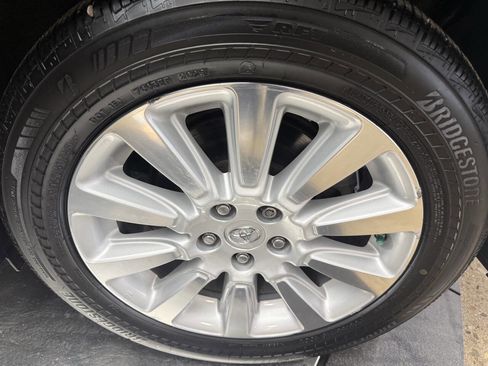 Used 2013 Toyota Sienna XLE image 28