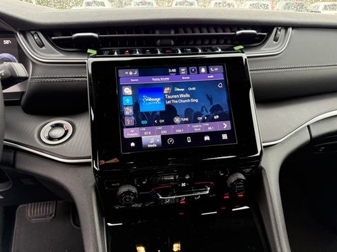 New 2025 Jeep Grand Cherokee Altitude image 18