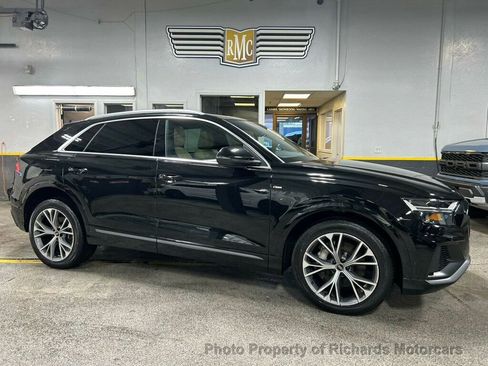Used 2022 Audi Q8 AWD/4WD image 1