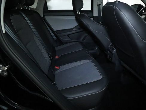 Certified 2022 Volkswagen Taos SE w/ Panoramic Sunroof Package AWD/4WD image 35