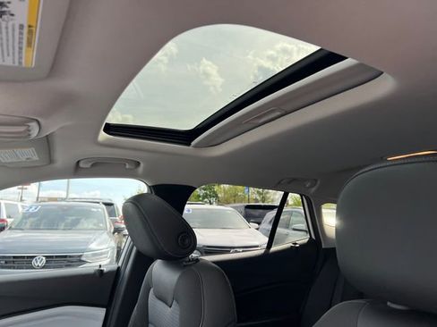 Used 2024 Chevrolet Trax LT w/ Sunroof Package FWD image 24