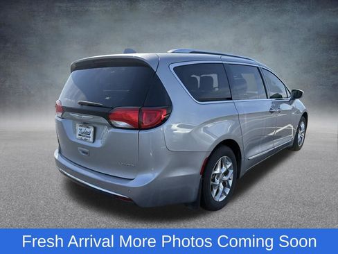 Used 2019 Chrysler Pacifica Limited FWD image 4
