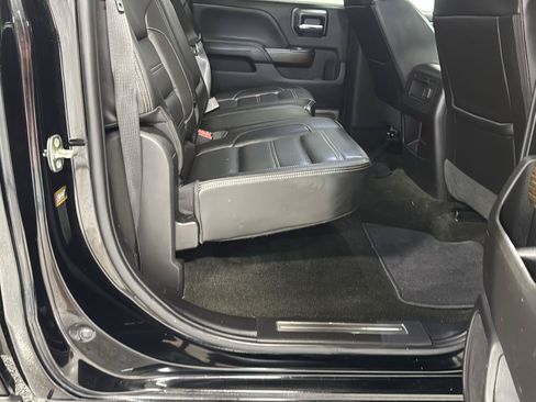 Used 2018 GMC Sierra 2500 Denali w/ Suspension Package, Off-Road AWD/4WD image 9