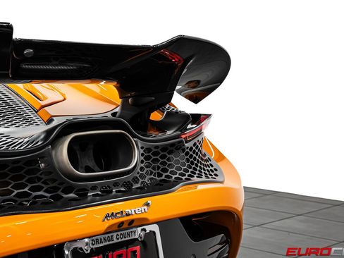 Used 2026 McLaren 750S Spider RWD image 23