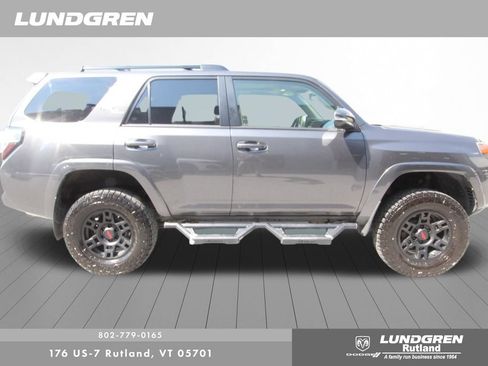 Used 2021 Toyota 4Runner TRD Off-Road Premium w/ Moonroof Package AWD/4WD image 31