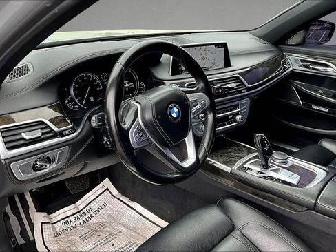 Used 2018 BMW 750i w/ M Sport Package image 20