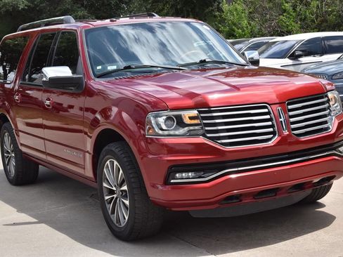 Used 2017 Lincoln Navigator L Select AWD/4WD image 4