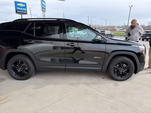 Used 2022 GMC Terrain AT4 w/ Infotainment Package II image 4
