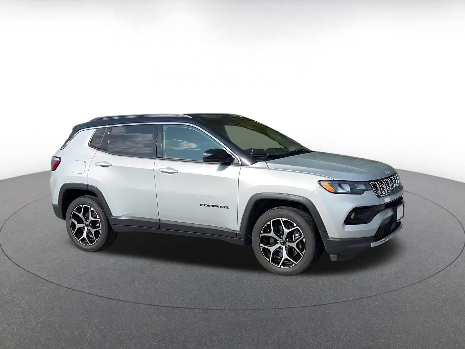 Used 2025 Jeep Compass Limited AWD/4WD image 2