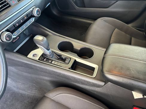 Used 2025 Nissan Altima 2.5 SV FWD image 41