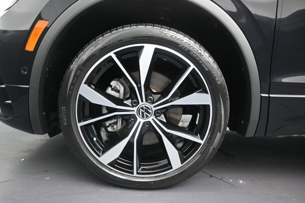 Used 2024 Volkswagen Tiguan SEL R-Line AWD/4WD image 10
