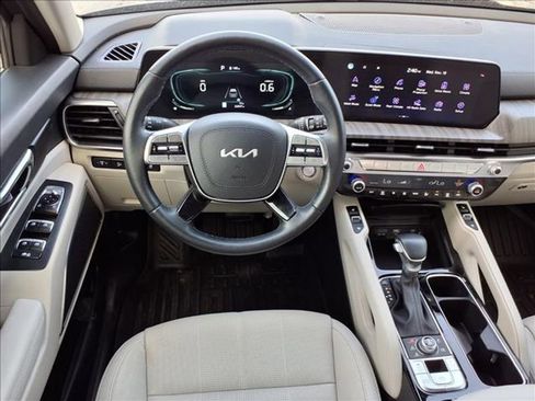 Used 2024 Kia Telluride EX w/ EX Captain's Chair Package image 14