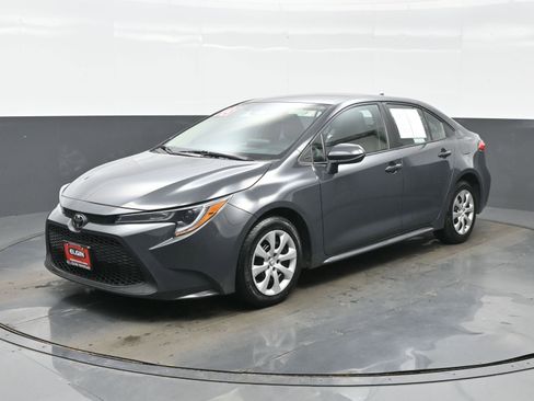 Used 2023 Toyota Corolla LE image 2